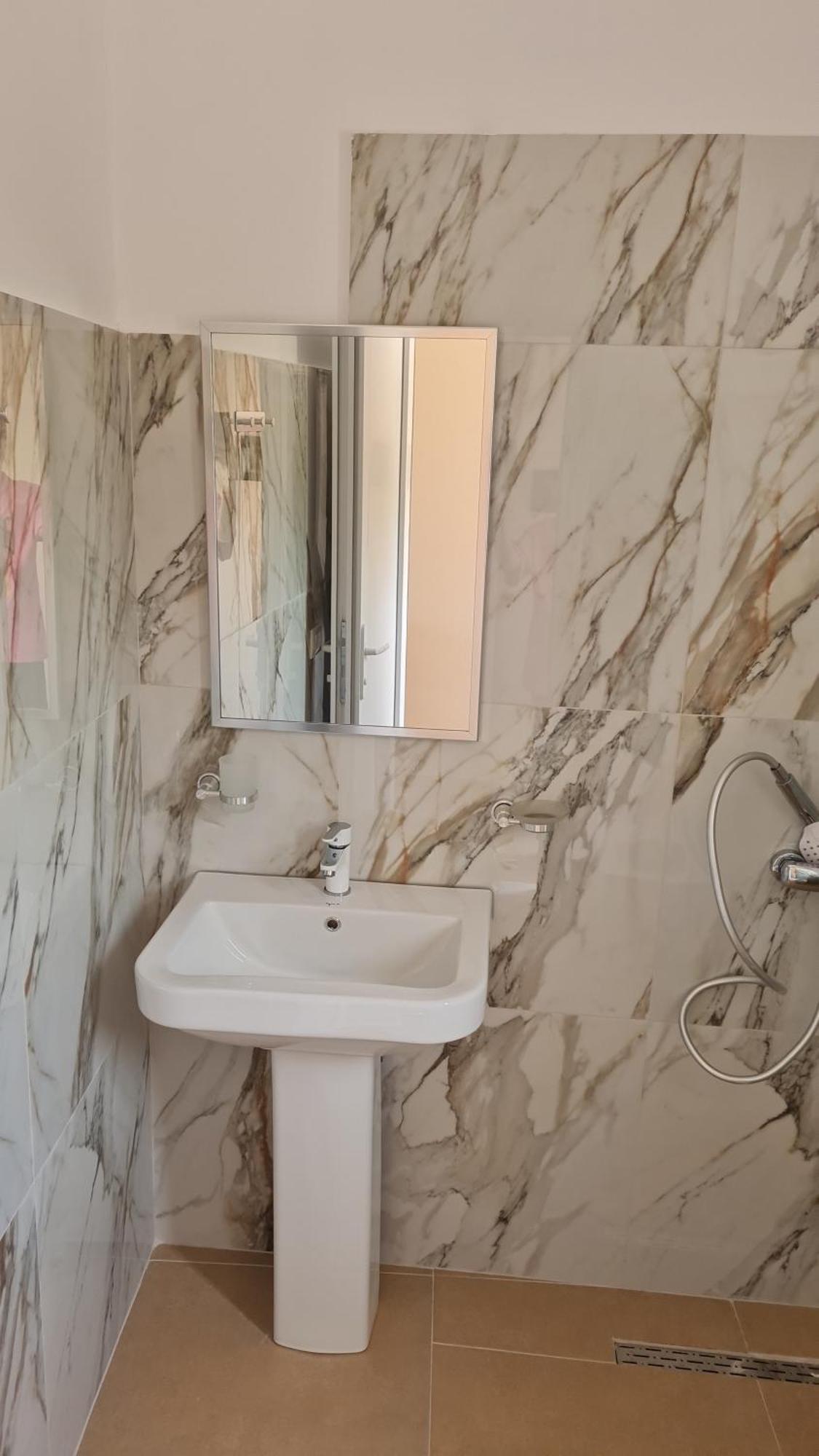 Sol Apartments Gjiri Lalzit Dıraç Dış mekan fotoğraf